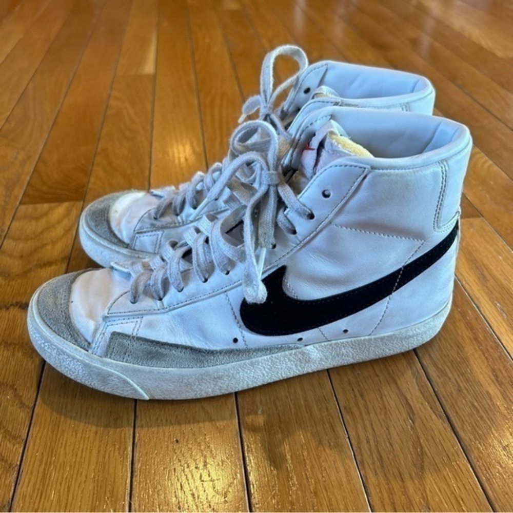 Nike Blazer Mid 77 Vintage White & Black Sneaker Women’s 7.5 M CZ1055-100 Retro
